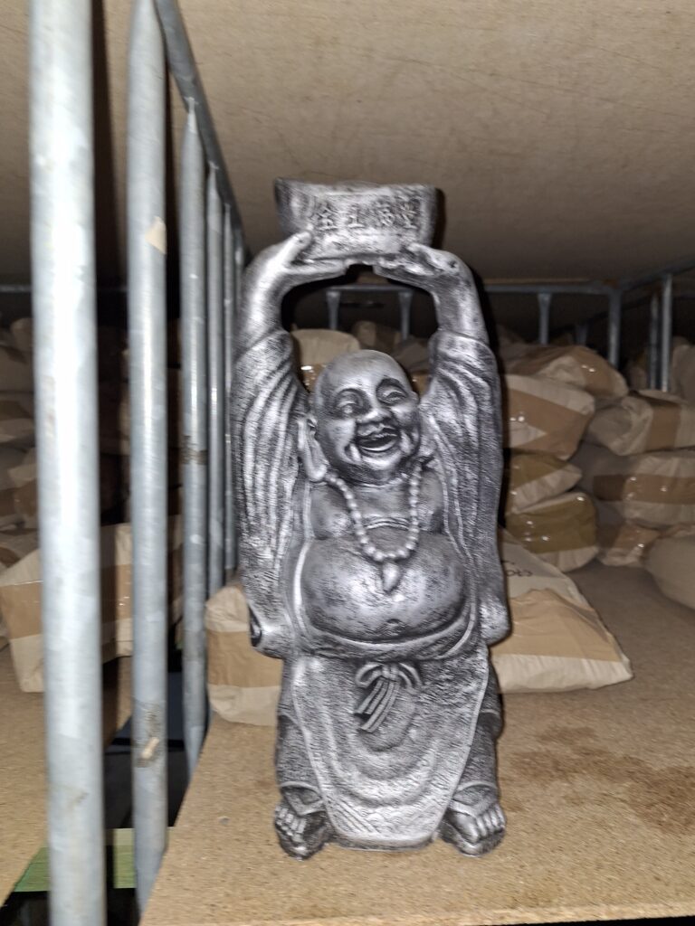 Boeddha handen hoog klein